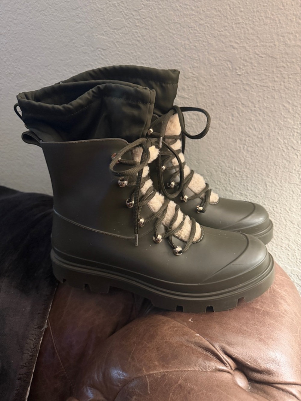 Marc Fisher Green Lace-Up Rain/Winter Boots size 9